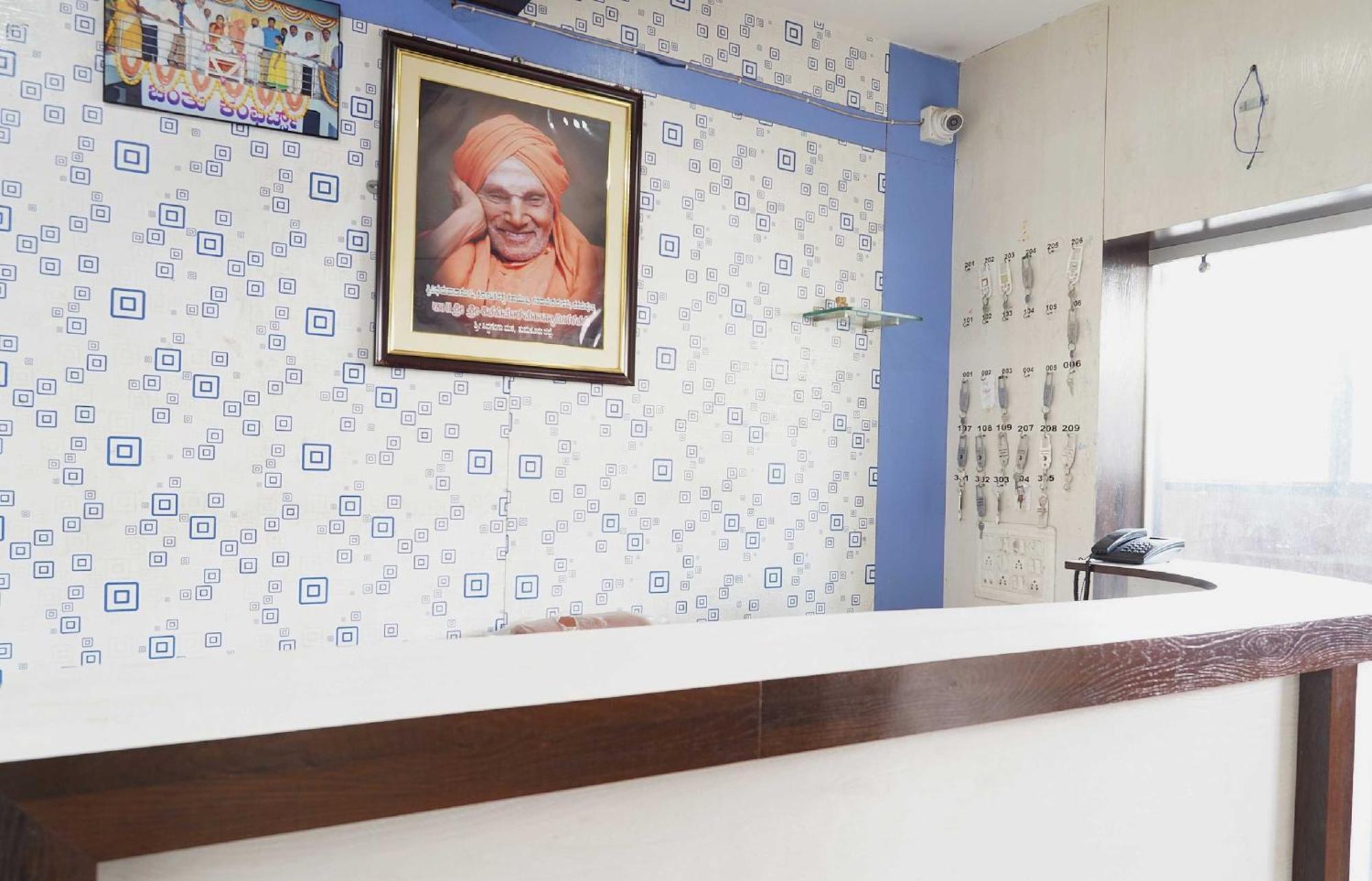 Oyo Chinthu Comforts Tumkur Luaran gambar